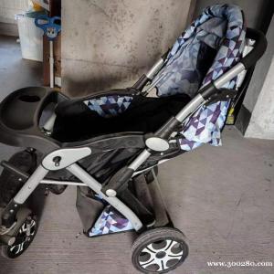 嬰兒車